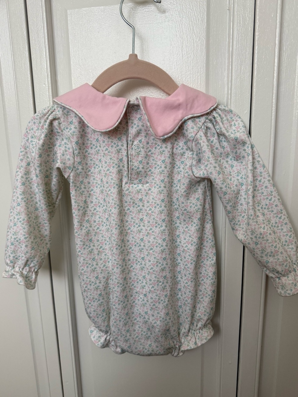 Baby Loren Floral print Long-Sleeve Romper with Pink Scalloped Collar - Picture 2 of 4
